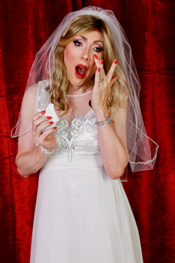 [Fashion] The Bride with the bag on her&nbsp;head